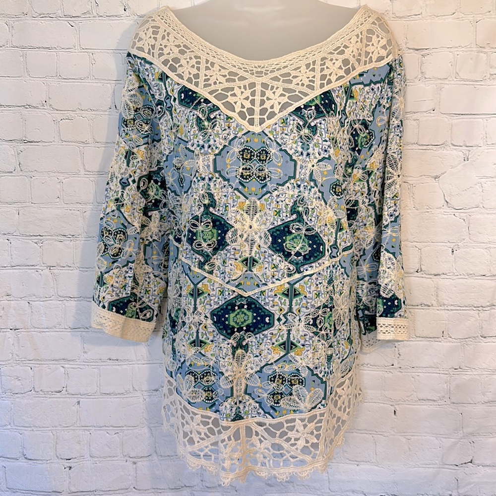 Solitaire uniquely hand crafted beautiful blouse nwt
